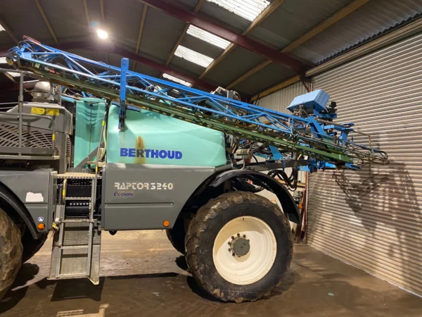 BERTHOUD RAPTOR 3240 SELF-PROPELLED 24 METRE SPRAYER